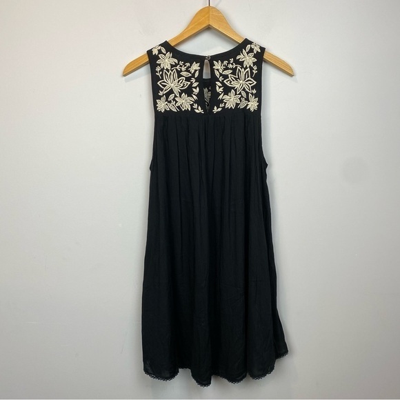 Wilfred • Allier Embroidered Shift Dress Black - Picture 3 of 11